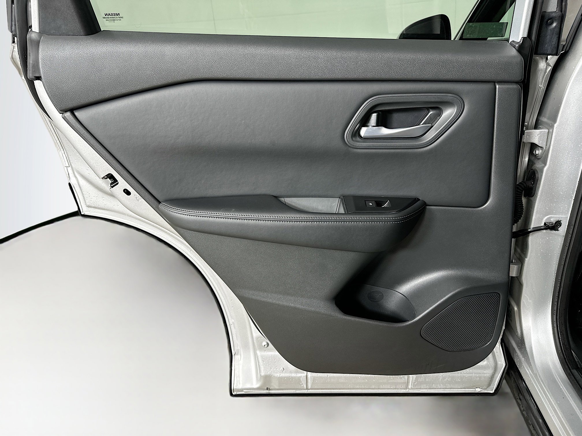 Used 2025 Nissan Rogue SV image 25