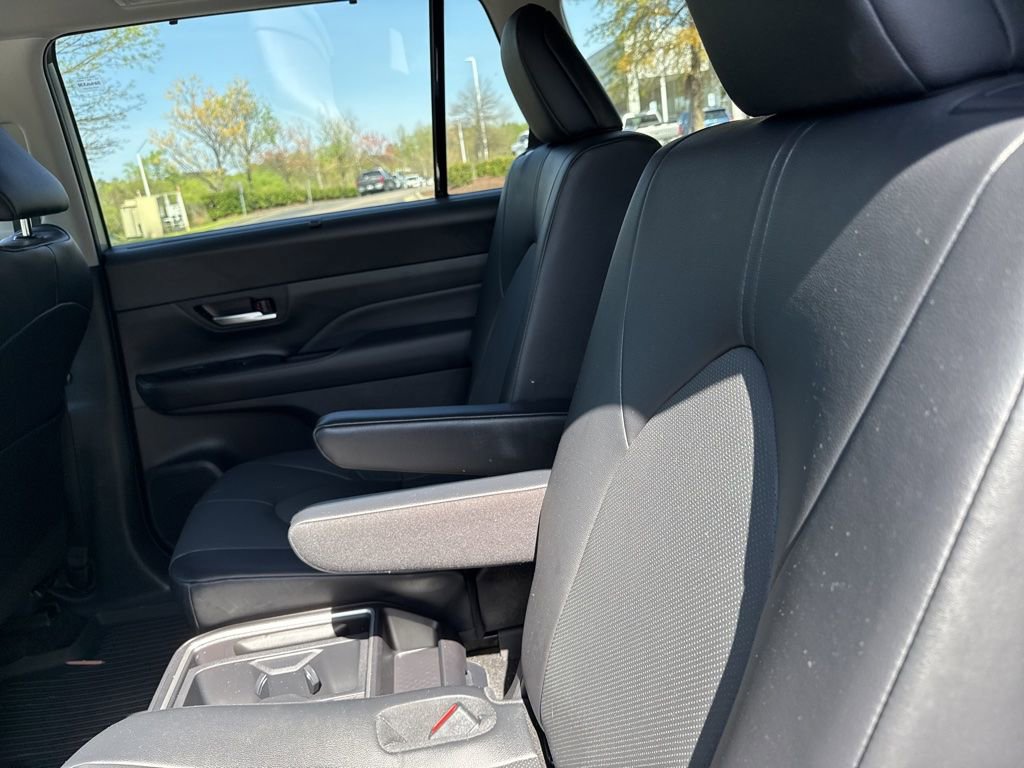 Used 2025 Toyota Grand Highlander XLE image 10