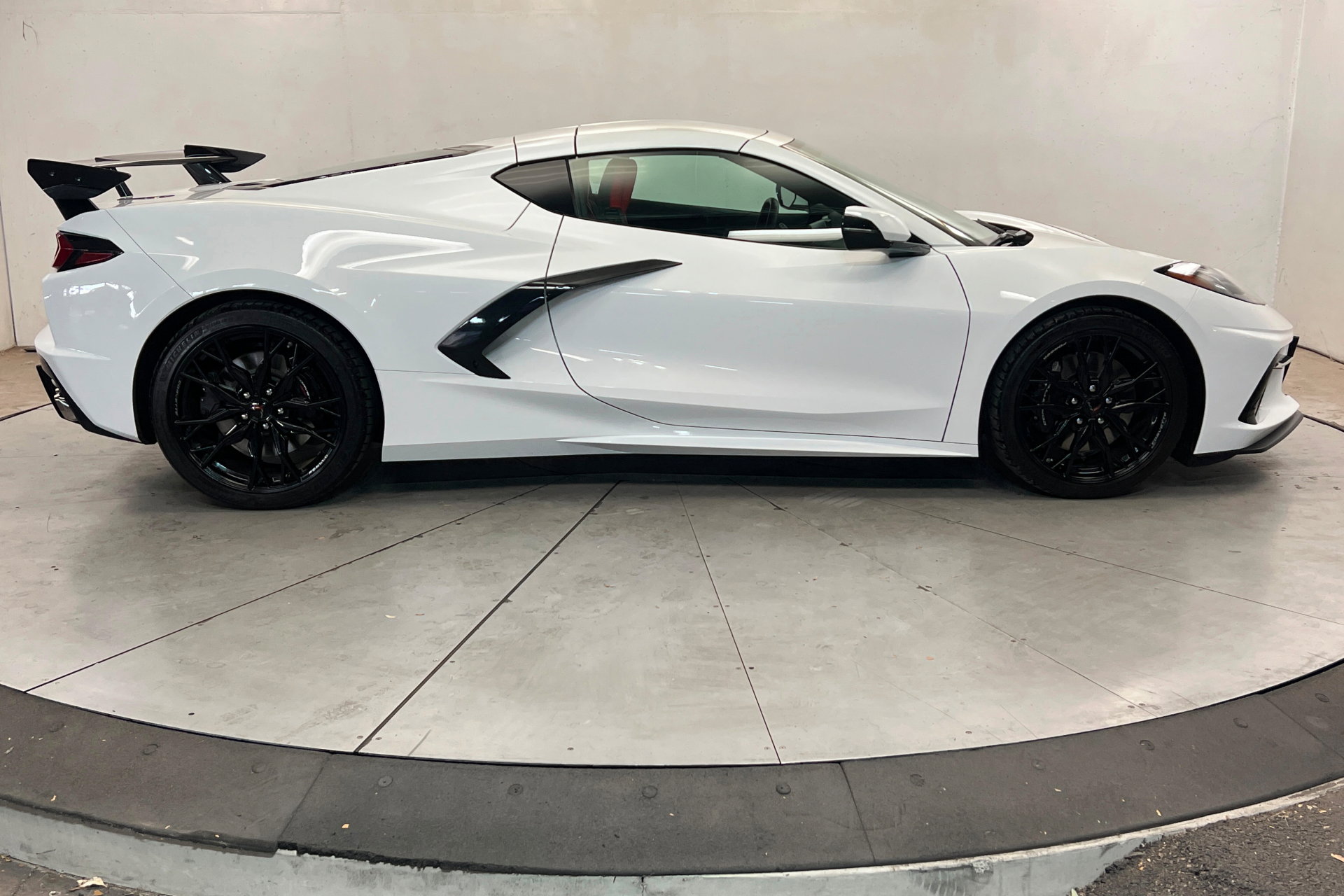 Used 2023 Chevrolet Corvette Stingray Coupe w/ Z51 Performance Package RWD image 7