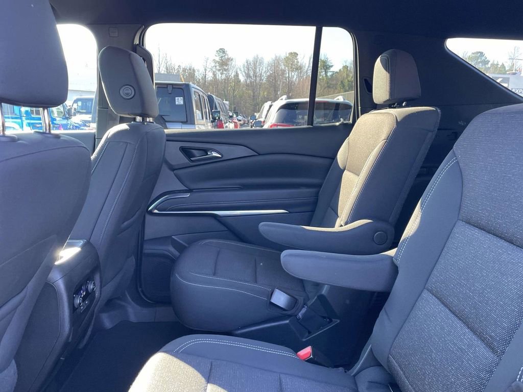 Used 2024 Chevrolet Traverse LT image 19