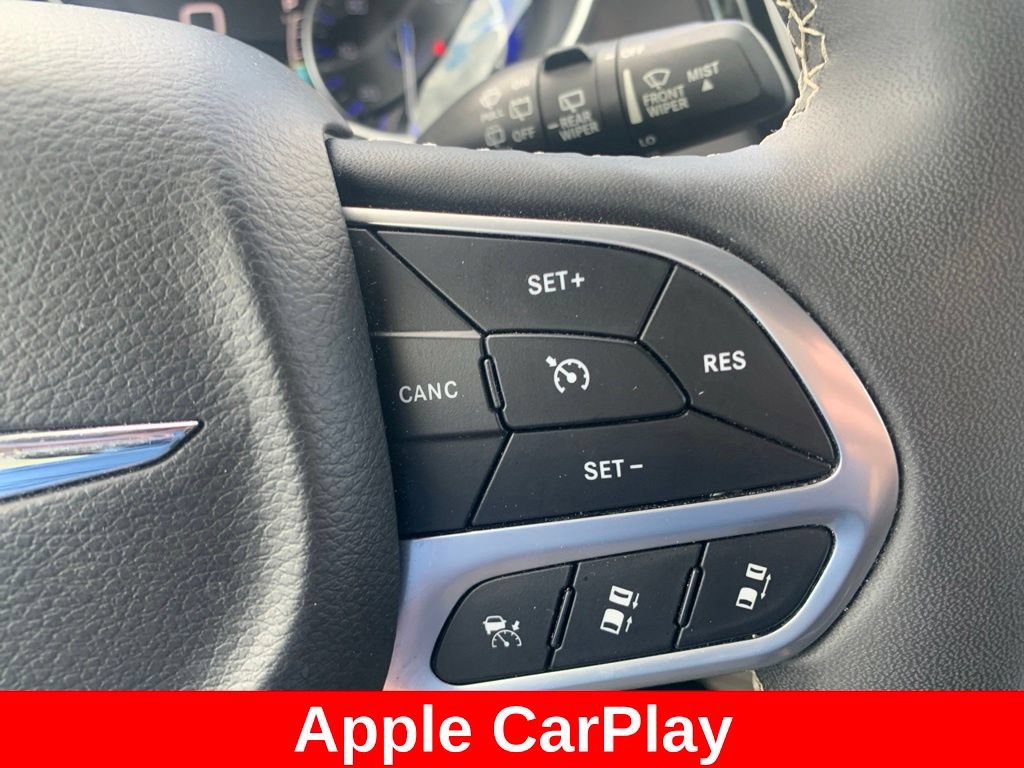 Used 2024 Chrysler Pacifica Touring-L FWD image 15