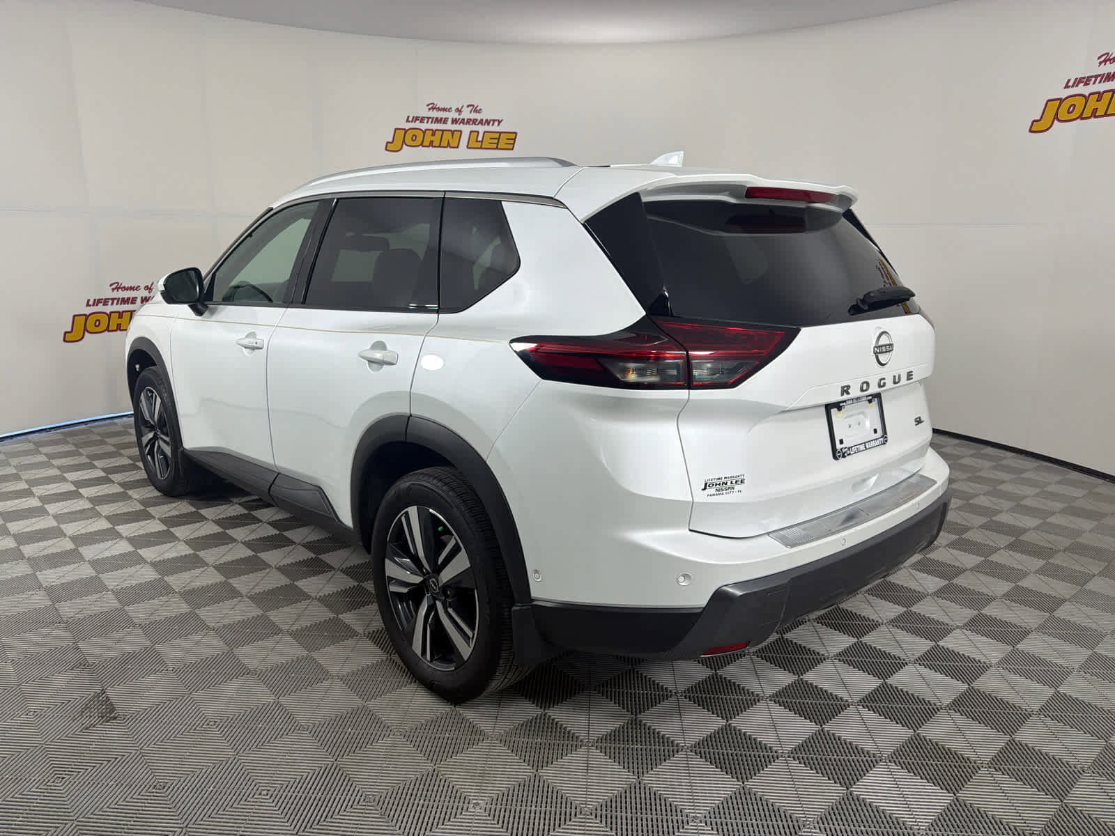 Used 2024 Nissan Rogue SL image 3