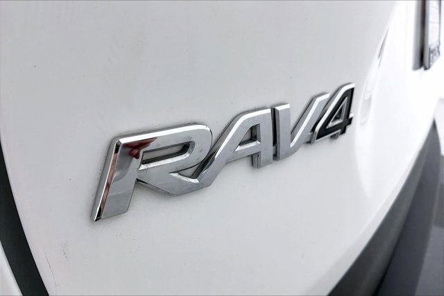 Used 2024 Toyota RAV4 XLE AWD/4WD image 32