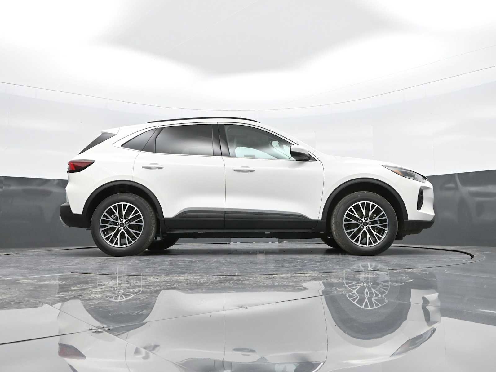 New 2025 Ford Escape SE FWD image 45