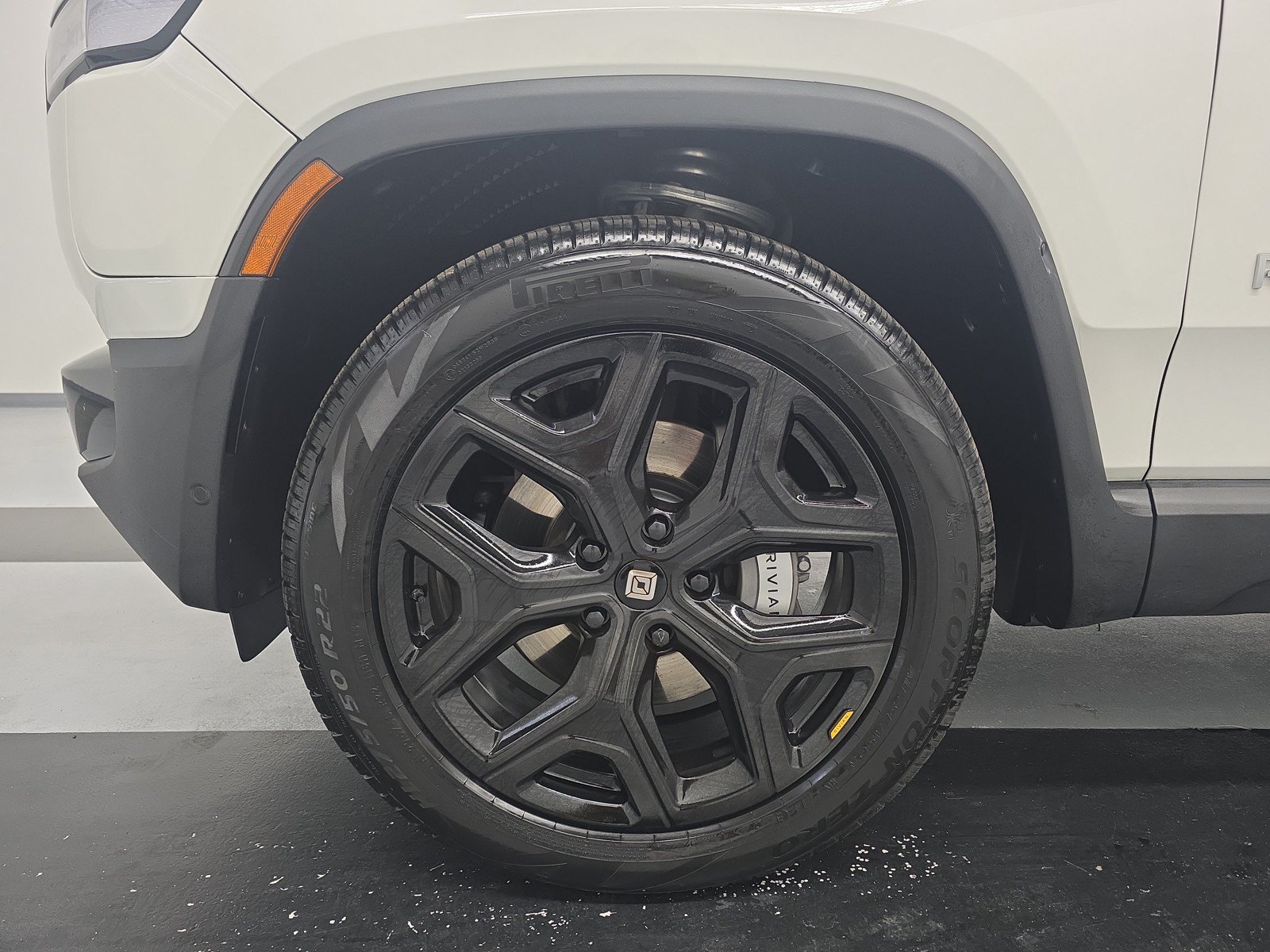 Used 2024 Rivian R1S Adventure AWD/4WD image 9