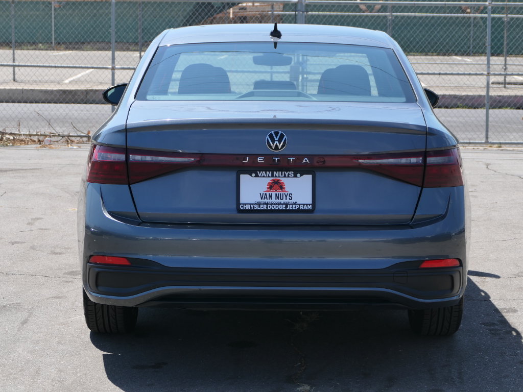 Used 2025 Volkswagen Jetta Sport FWD image 5