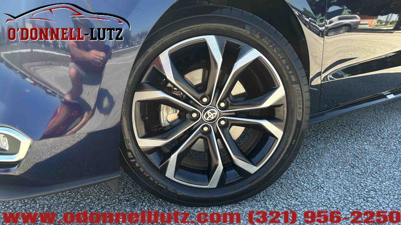 Used 2025 Toyota Sienna Platinum image 2