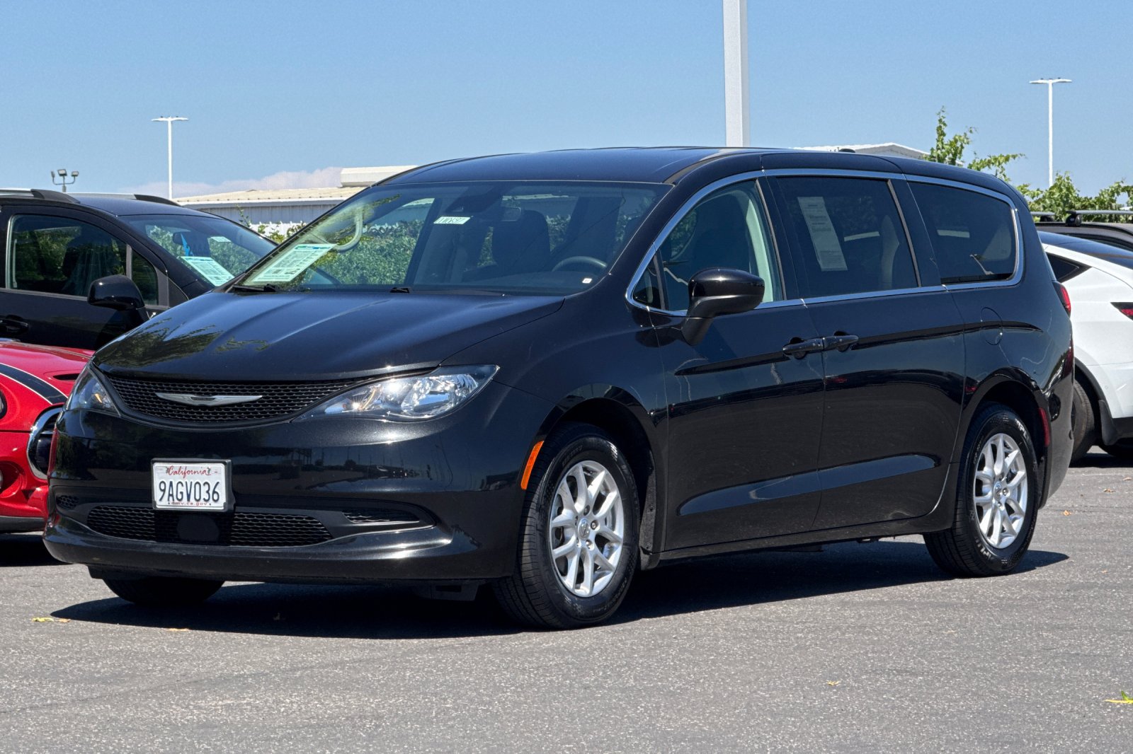 Certified 2022 Chrysler Voyager LX FWD image 8