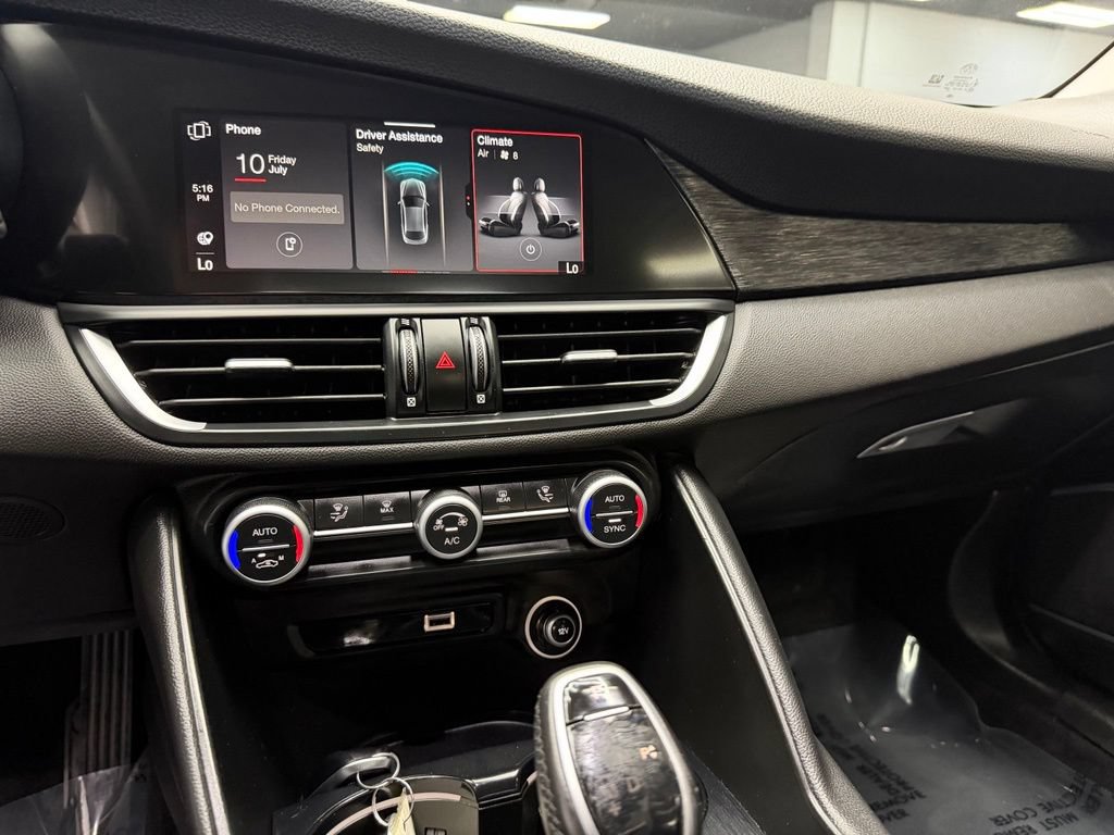 Used 2020 Alfa Romeo Giulia RWD image 25