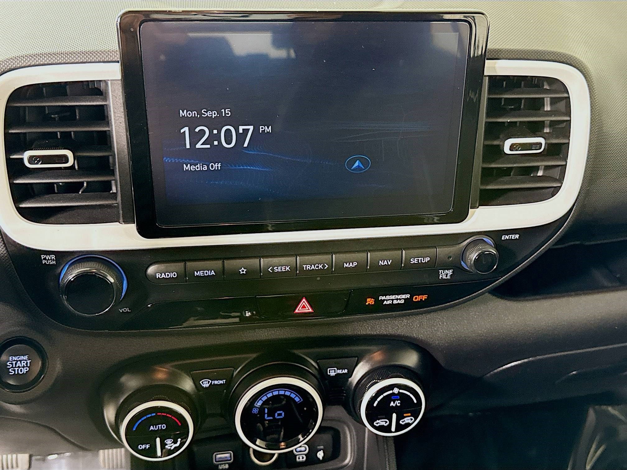 Used 2024 Hyundai Venue Limited image 16