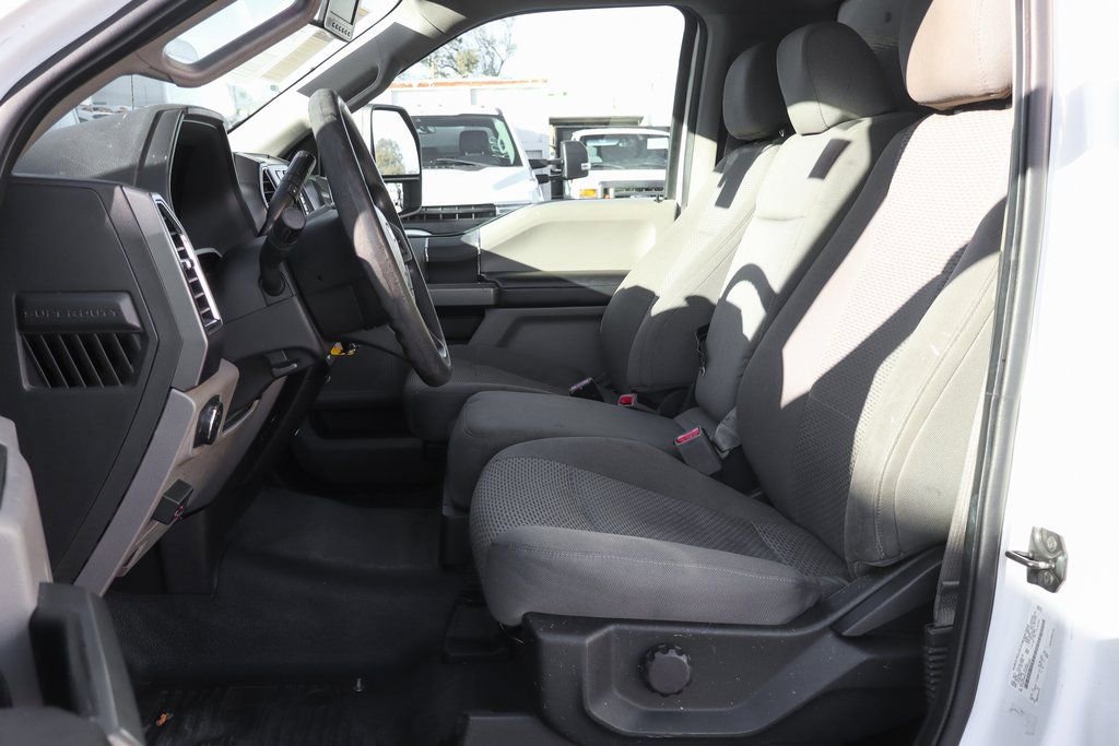 Used 2017 Ford F550 2WD Regular Cab Super Duty image 25