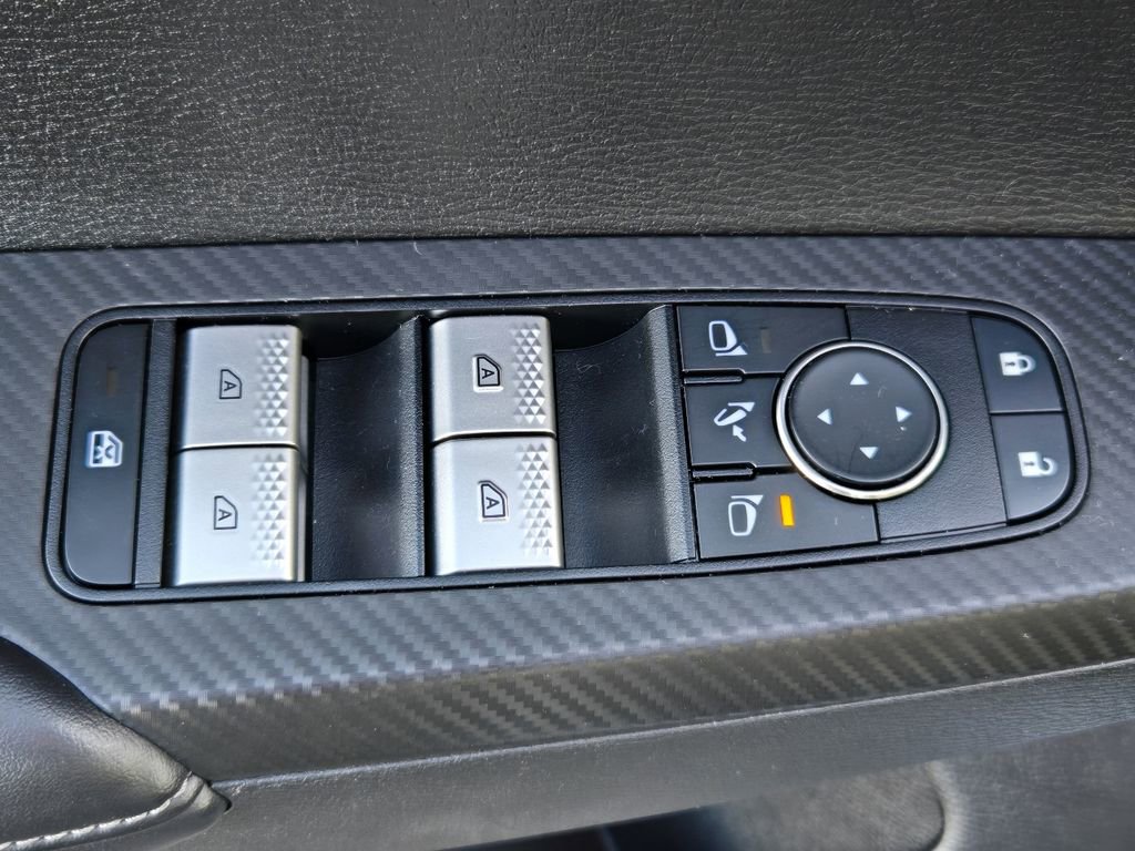 Used 2024 Mitsubishi Outlander SE image 17