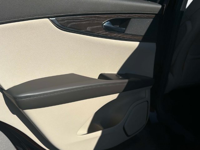 Used 2018 Lincoln MKX Reserve w/ Driver Assistance Package AWD/4WD image 11