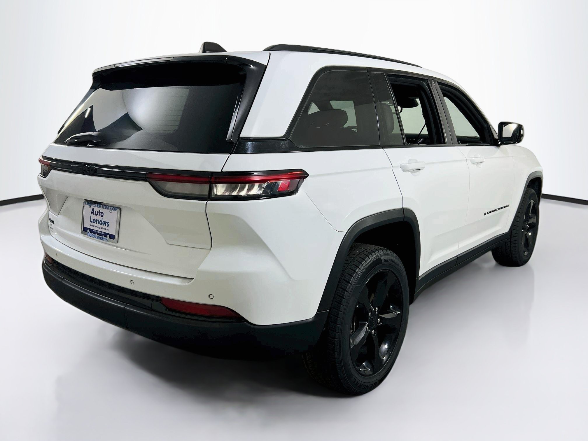 Used 2023 Jeep Grand Cherokee Altitude AWD/4WD image 5
