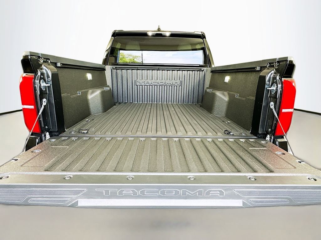 Certified 2025 Toyota Tacoma SR5 AWD/4WD image 24