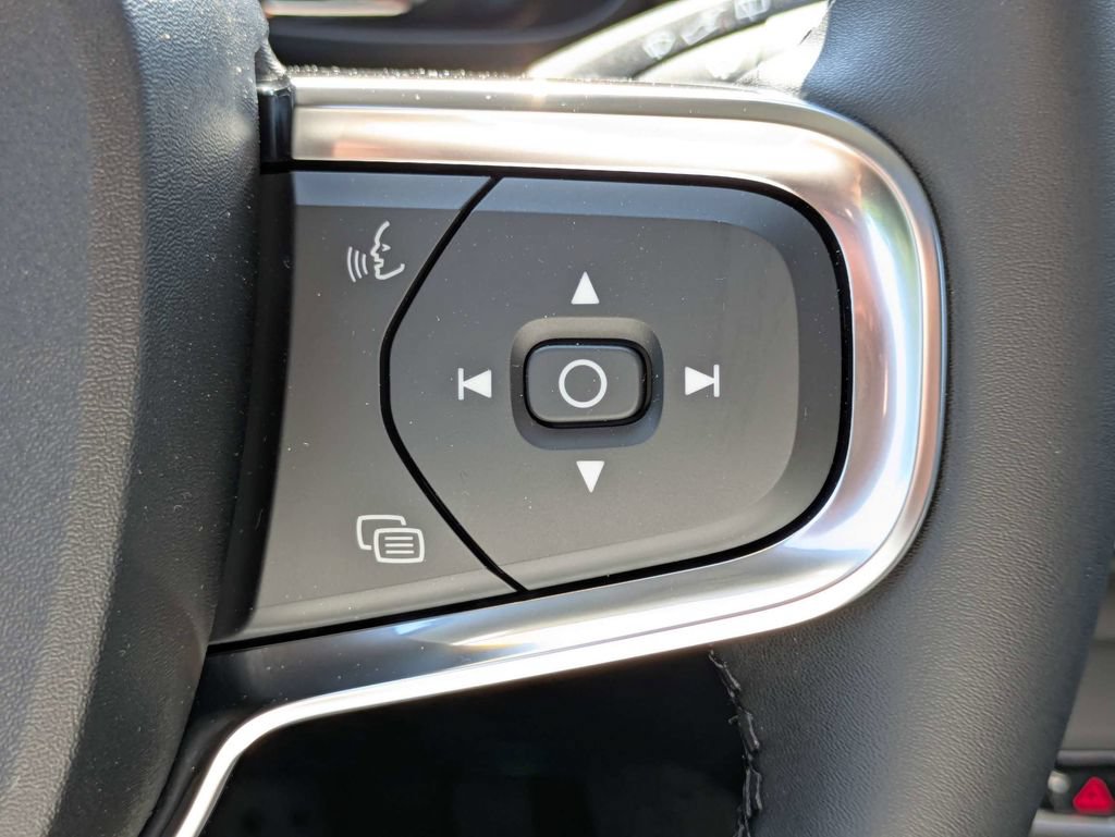 New 2026 Volvo XC40 B5 Core AWD/4WD image 29