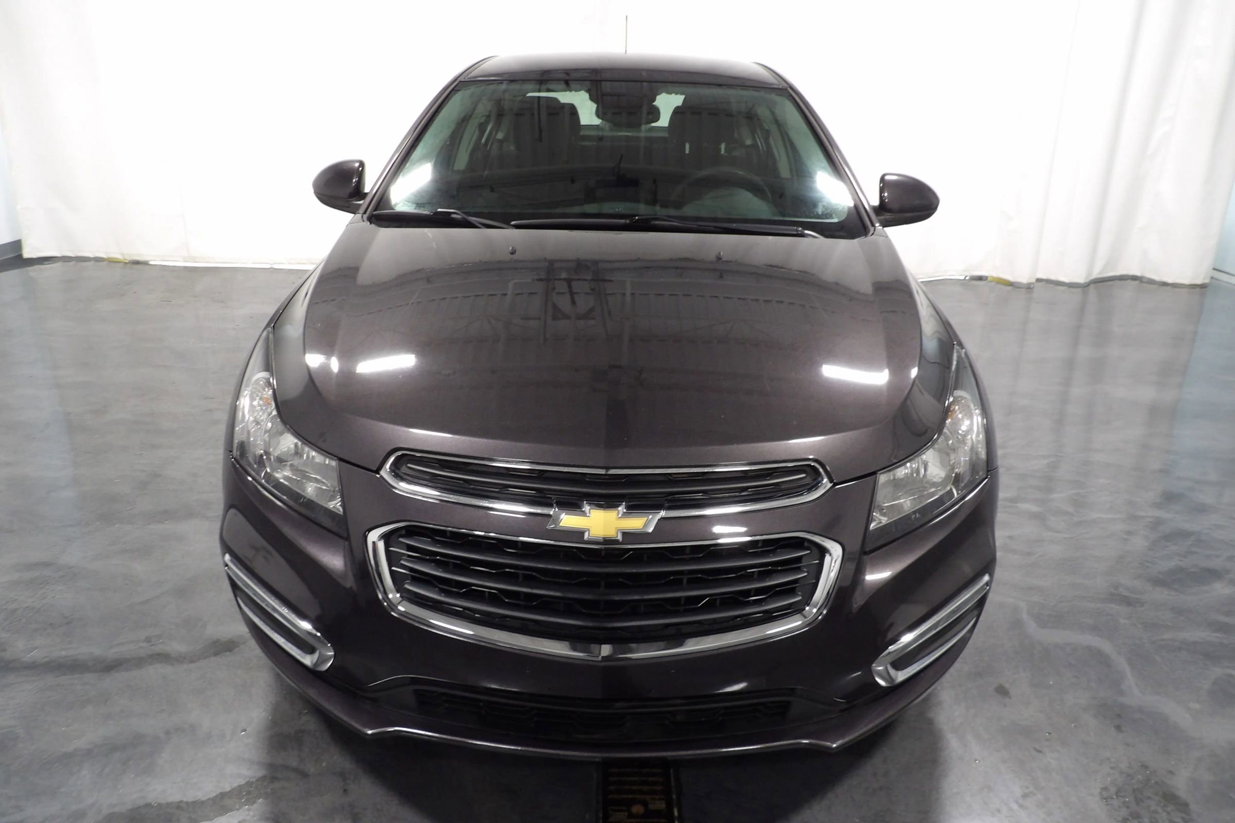 Used 2016 Chevrolet Cruze LT FWD image 2
