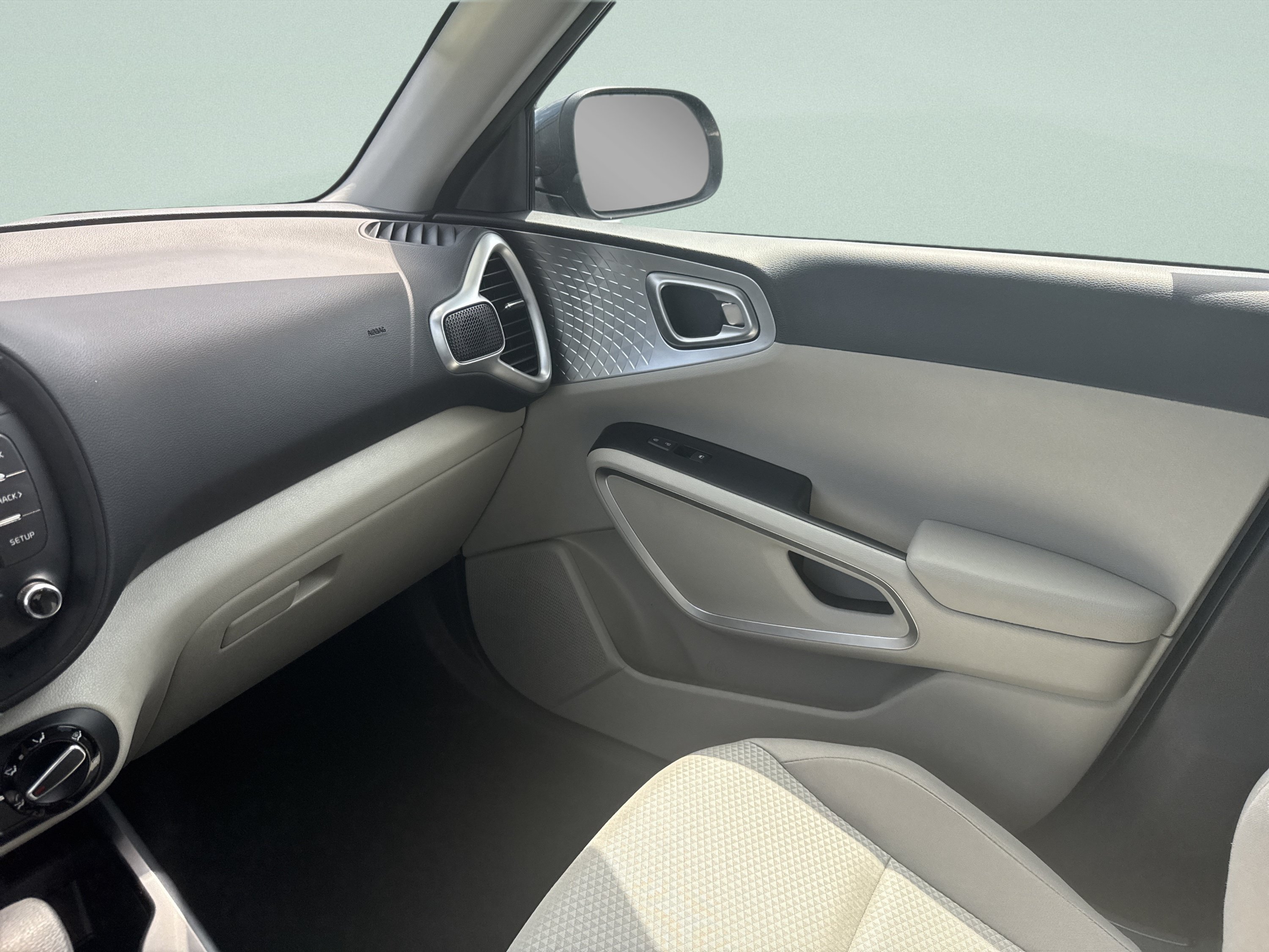 Used 2025 Kia Soul LX w/ LX Technology Package FWD image 22