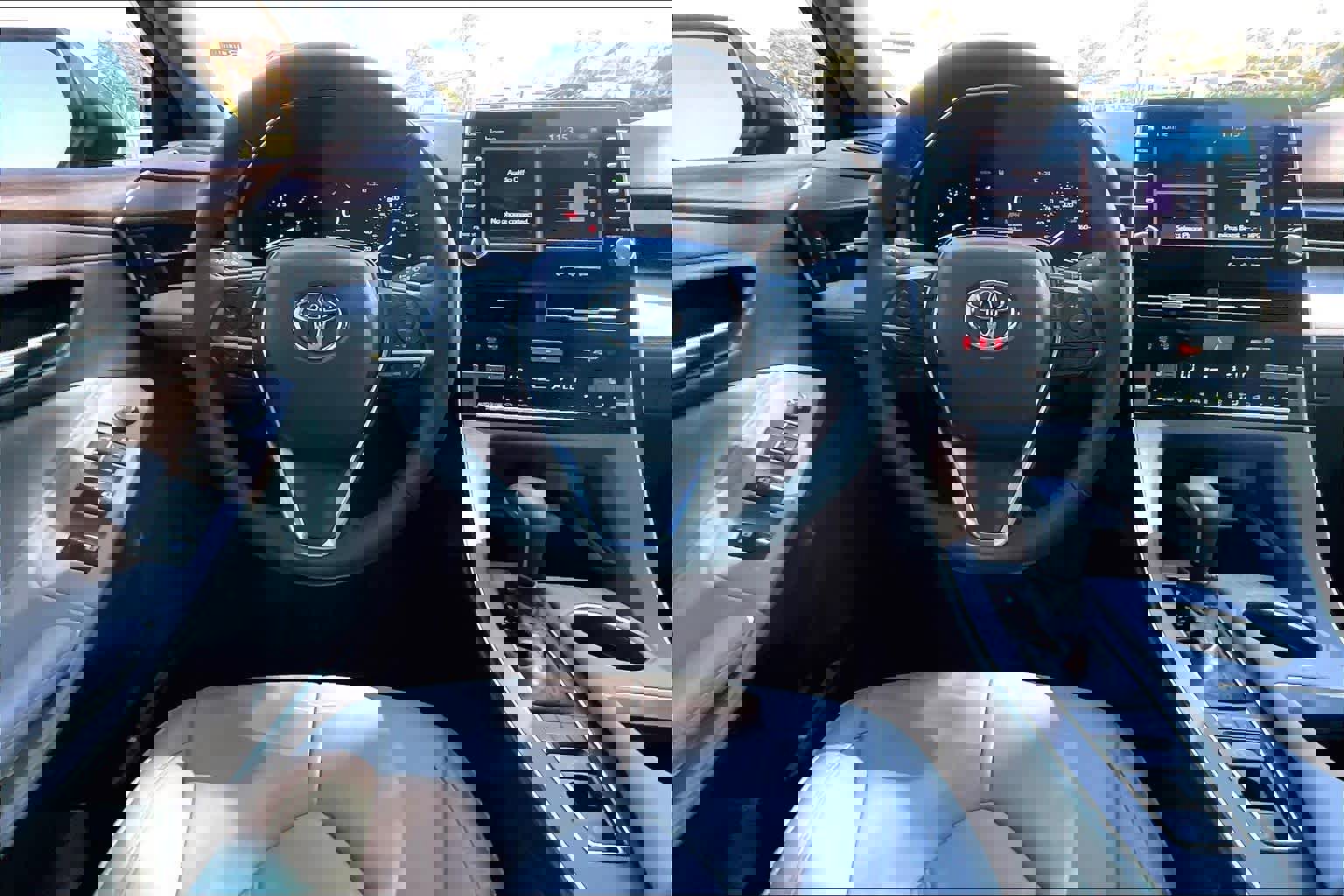 Used 2022 Toyota Avalon XLE image 5