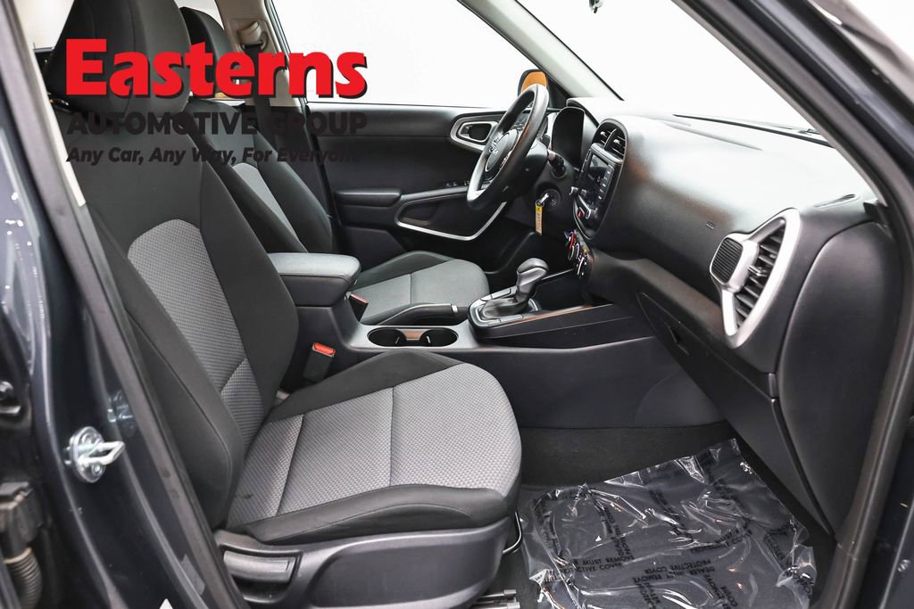 Used 2023 Kia Soul LX w/ LX Technology Package FWD image 24