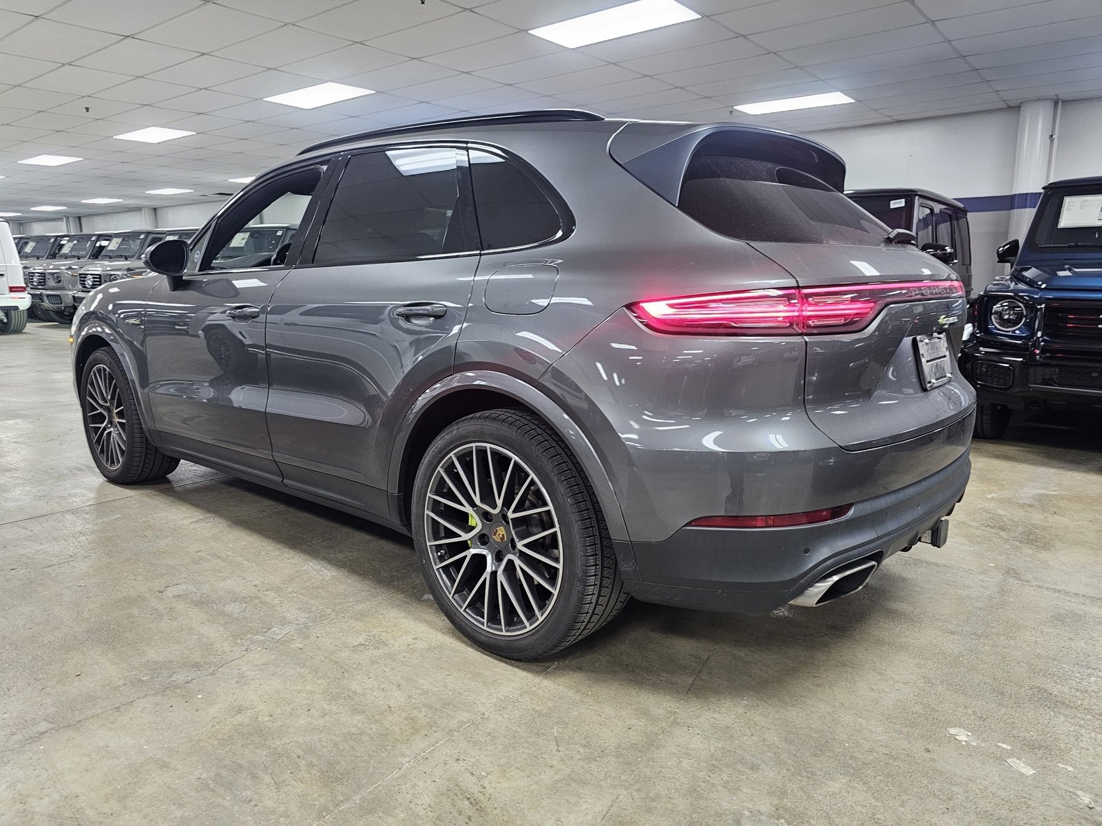 Used 2019 Porsche Cayenne E-Hybrid image 3