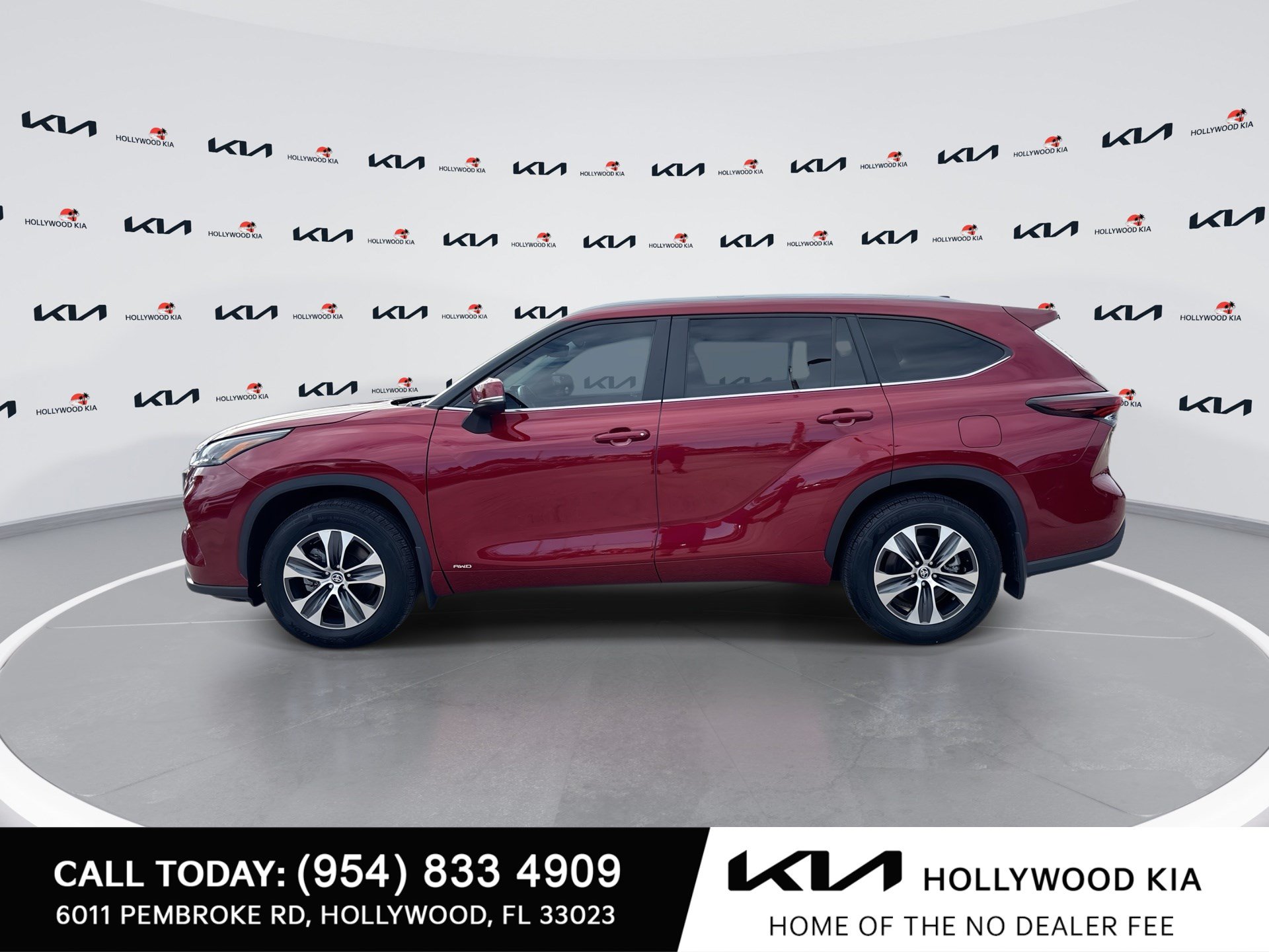 Used 2025 Toyota Highlander XLE AWD/4WD image 5