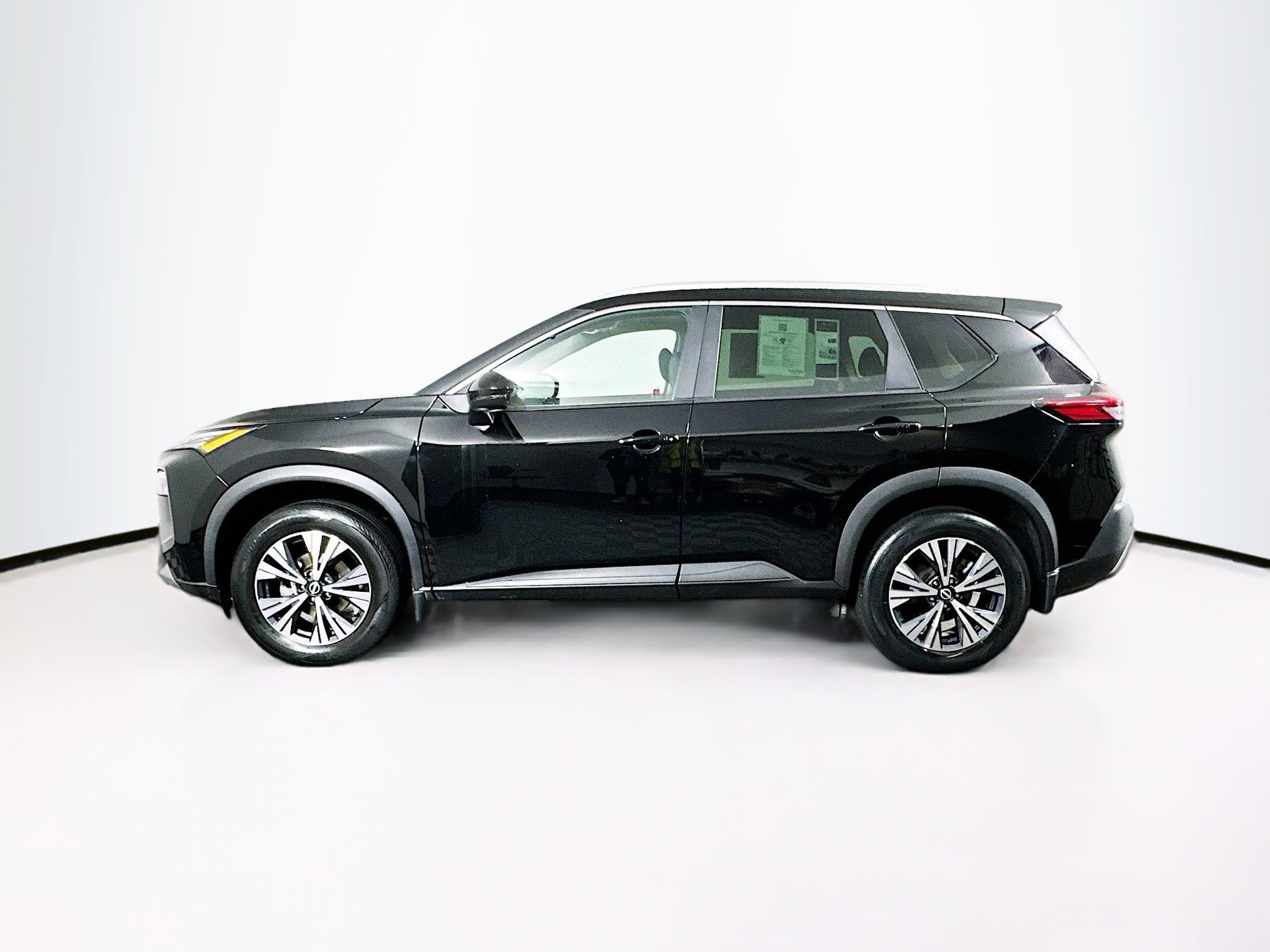 Used 2023 Nissan Rogue SV w/ SV Premium Package image 4