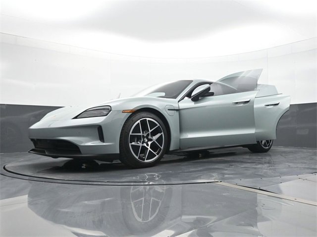 Used 2025 Porsche Taycan image 30