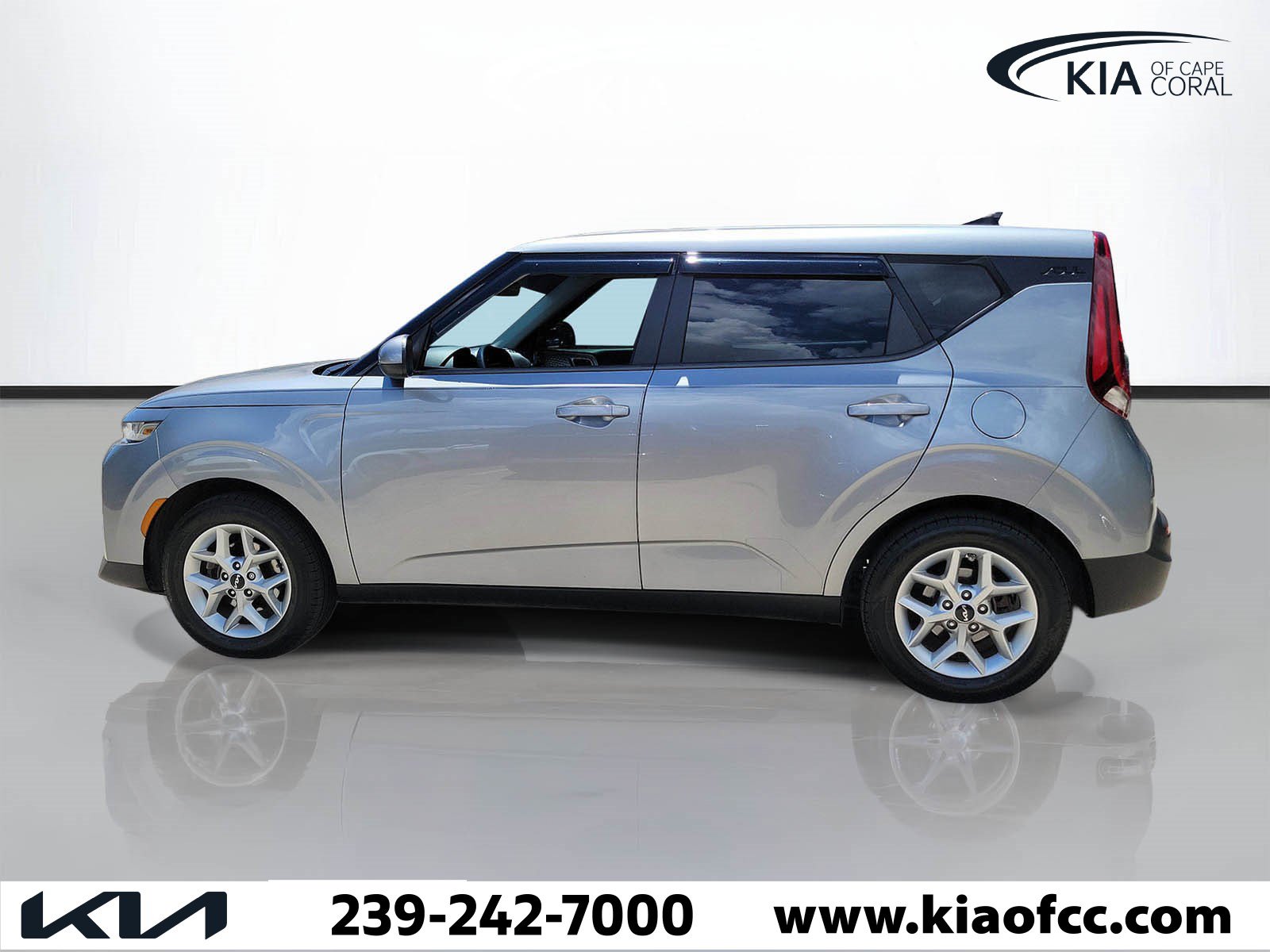 Used 2022 Kia Soul LX w/ Technology Package FWD image 4
