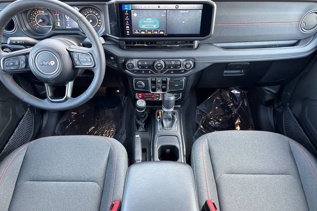 Used 2025 Jeep Gladiator Rubicon w/ Convenience Group image 15