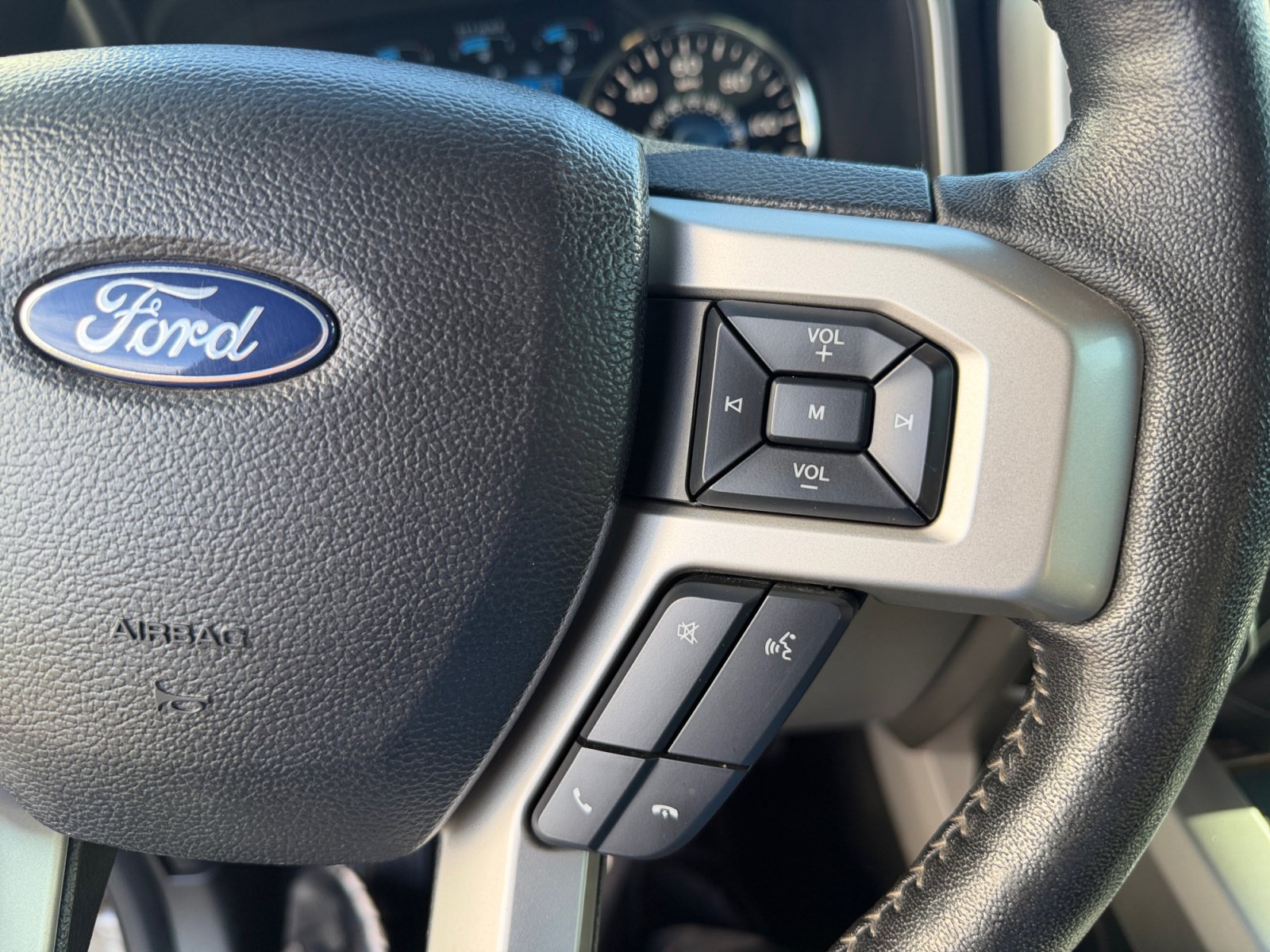 Used 2019 Ford F150 Lariat w/ Equipment Group 502A Luxury AWD/4WD image 19