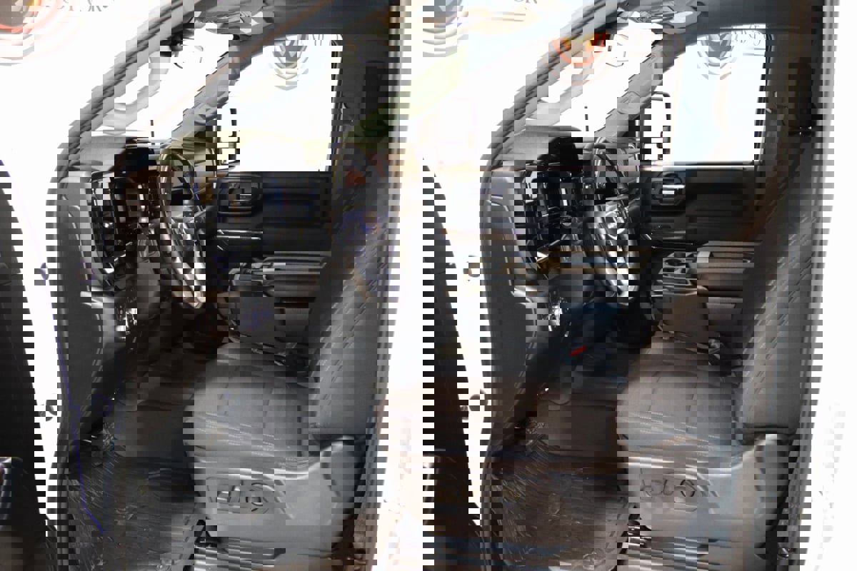 Used 2025 GMC Sierra 2500 SLE w/ SLE Convenience Package image 39