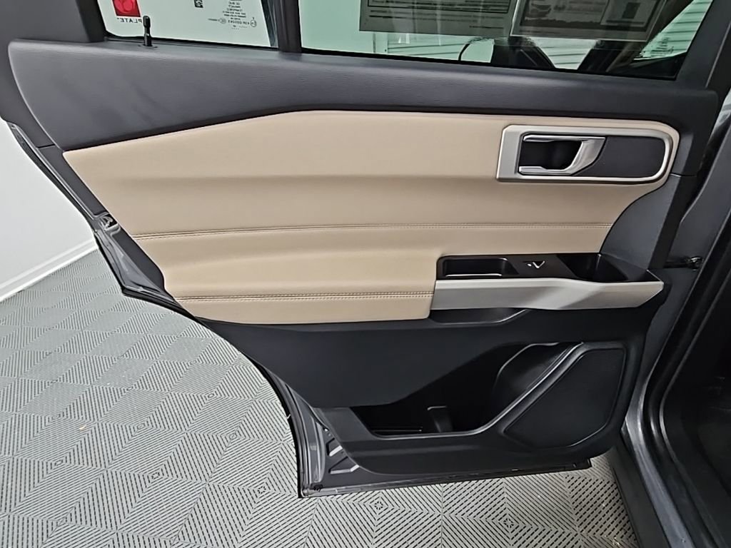 Used 2022 Ford Explorer XLT w/ Equipment Group 202A image 33
