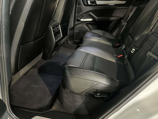 Certified 2023 Porsche Cayenne Turbo image 2