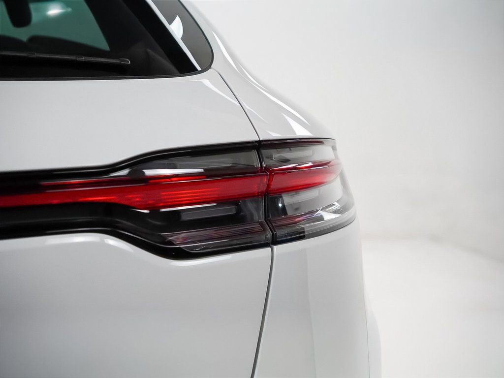 Used 2025 Porsche Macan AWD/4WD image 12