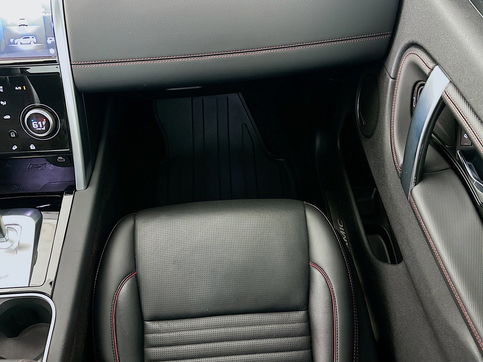 Used 2023 Land Rover Discovery Sport SE R-Dynamic image 22