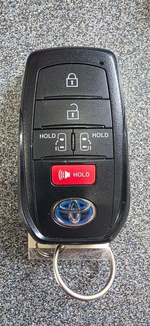 Used 2023 Toyota Sienna LE image 34