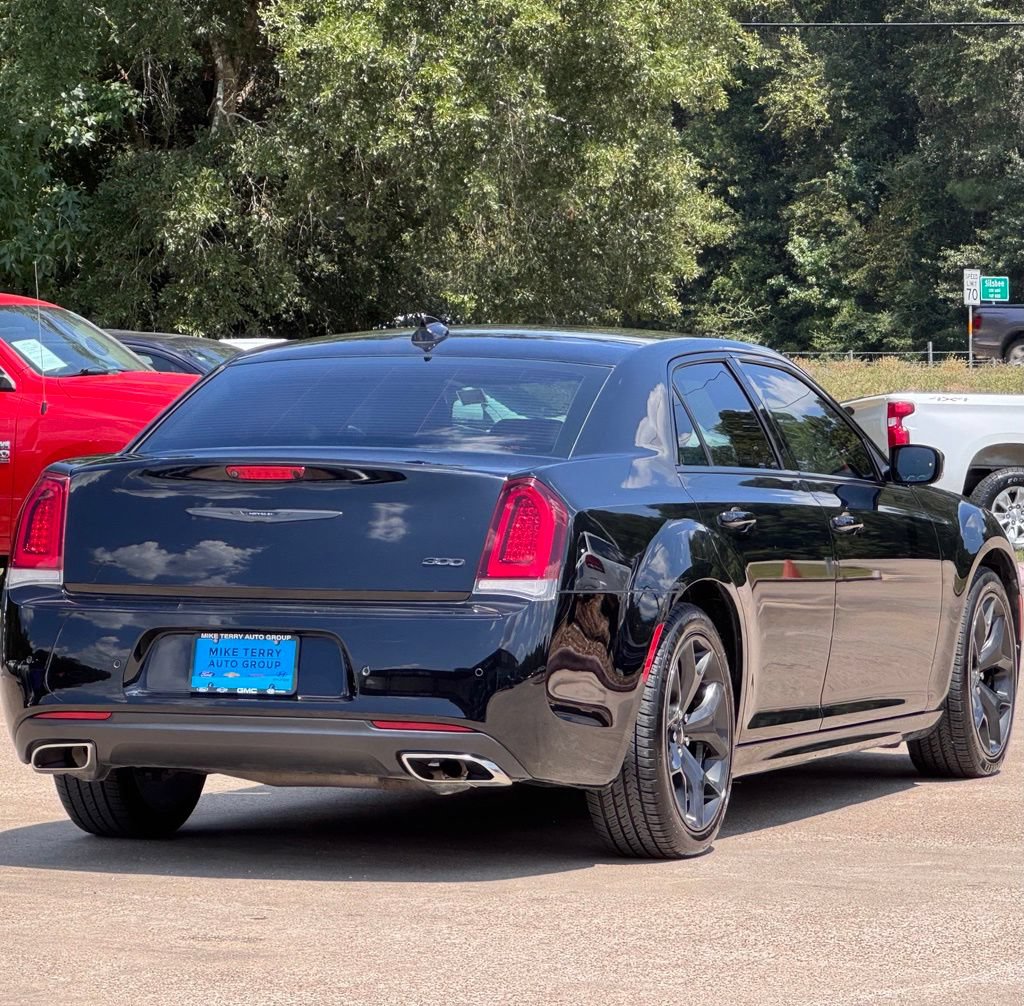 Used 2022 Chrysler 300 Touring L RWD image 13
