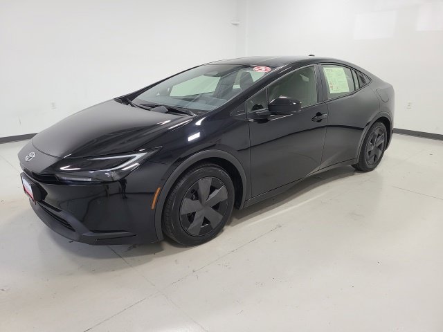 Certified 2025 Toyota Prius LE FWD image 3
