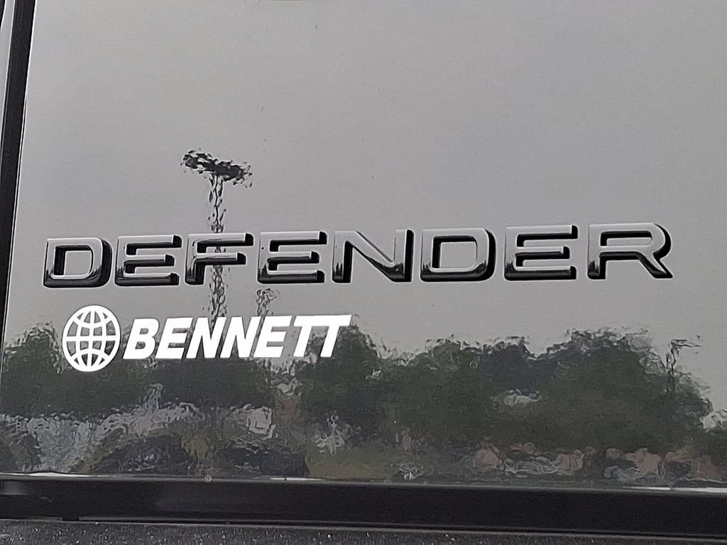 New 2026 Land Rover Defender 110 X-Dynamic SE AWD/4WD image 18
