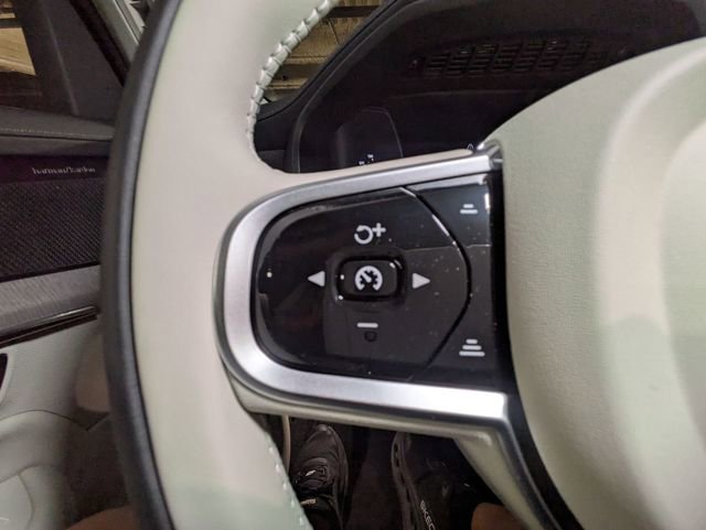 New 2026 Volvo XC90 B6 Ultra w/ Protection Package image 16