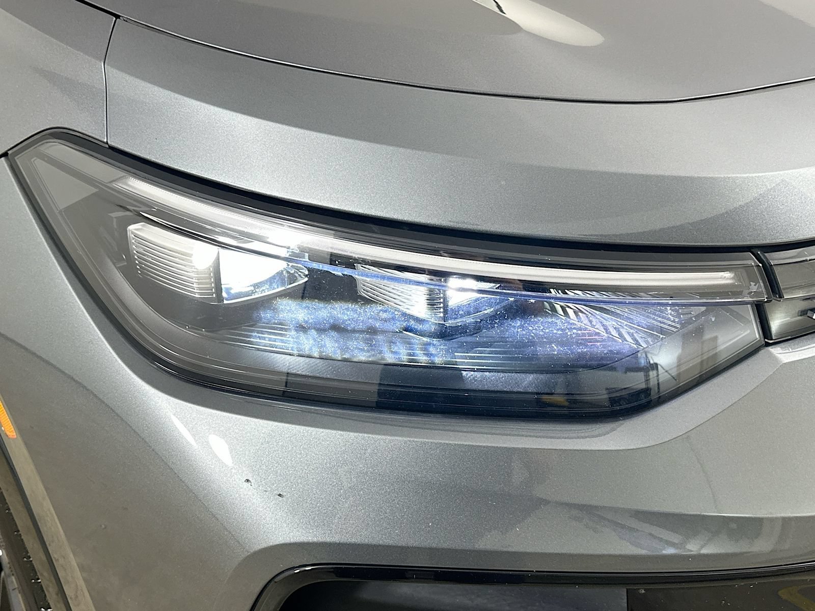 Certified 2025 Volkswagen Tiguan SE R-Line AWD/4WD image 10