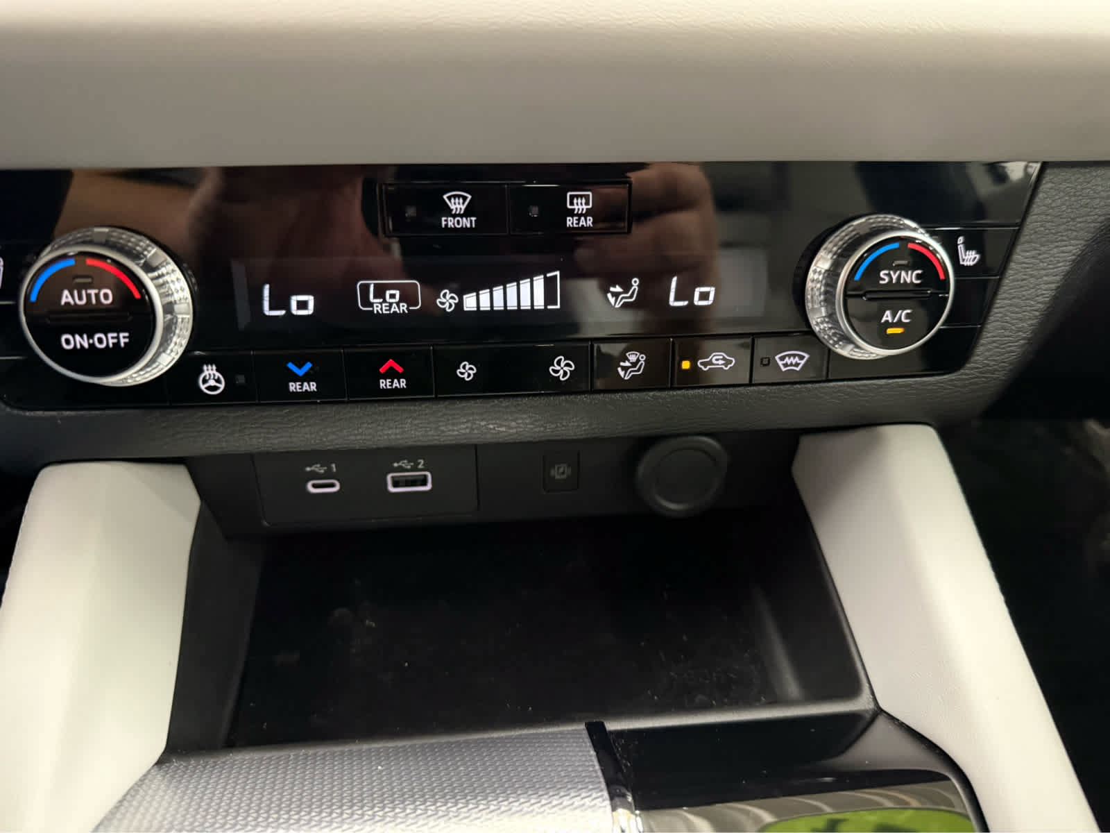 Used 2024 Mitsubishi Outlander SEL AWD/4WD image 18