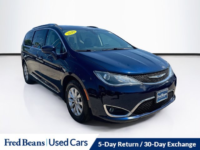 Used 2019 Chrysler Pacifica Touring-L FWD image 1