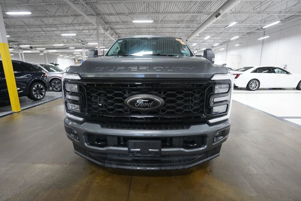 Used 2025 Ford F250 XLT w/ Black Appearance Package AWD/4WD image 11