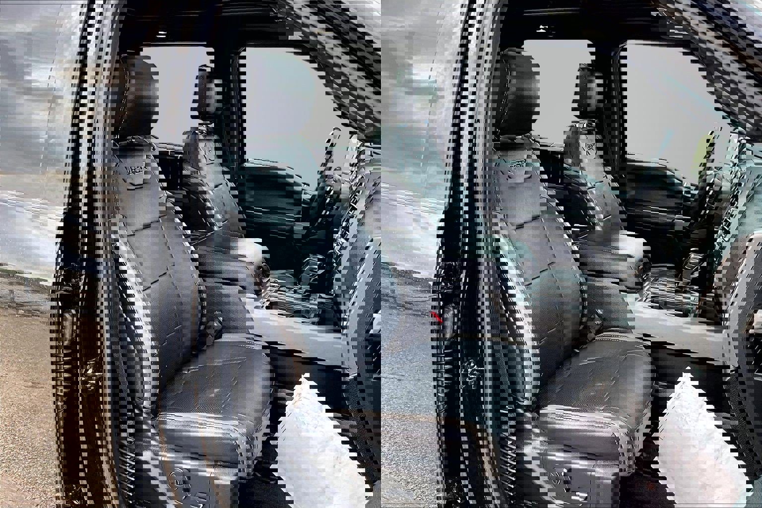 Used 2017 Ford F150 Raptor w/ Equipment Group 802A Luxury image 7