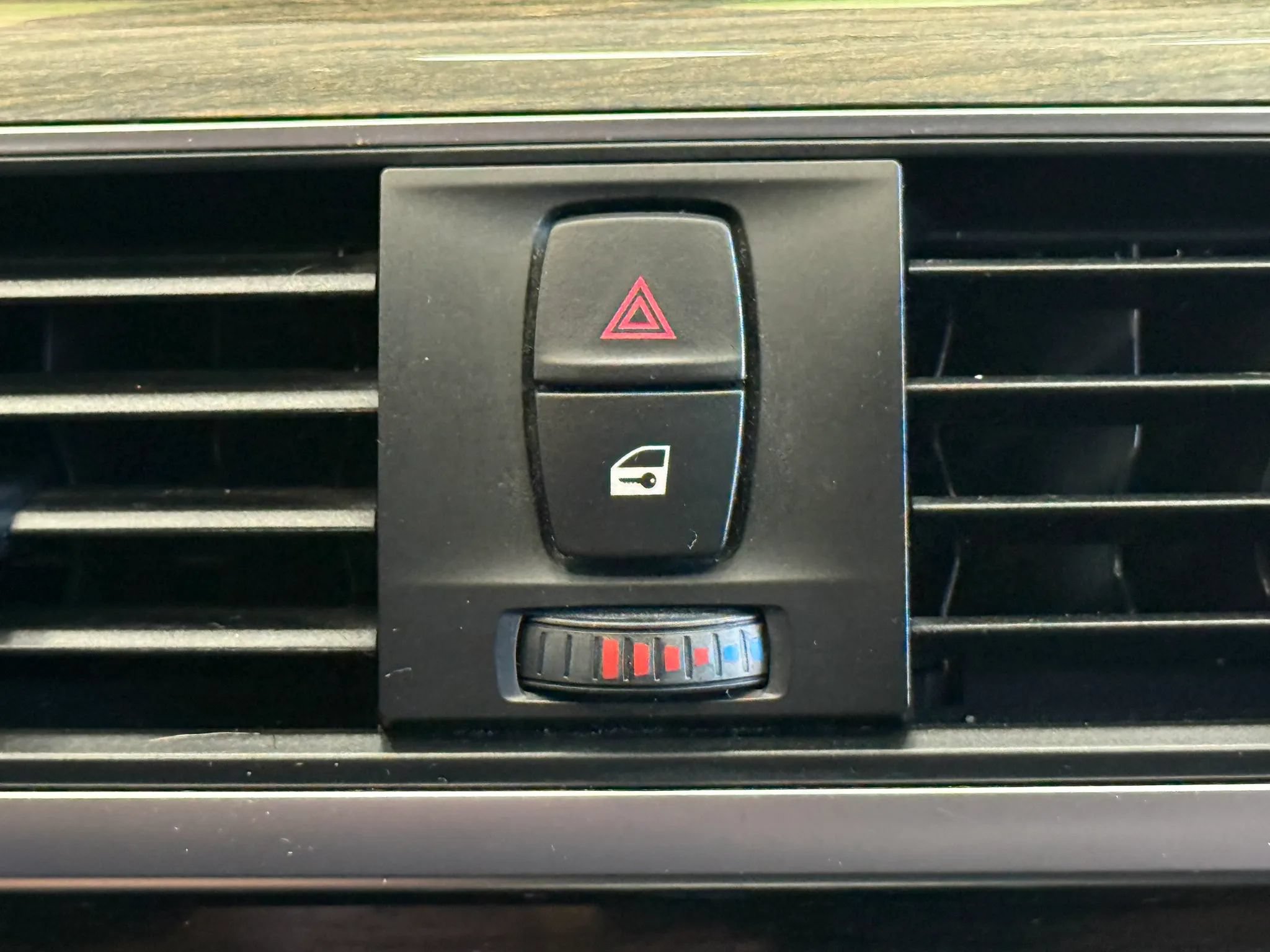Used 2018 BMW 320i Sedan RWD image 20