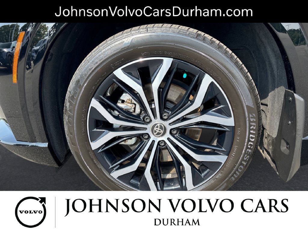 Used 2025 Toyota Crown Signia AWD/4WD image 19