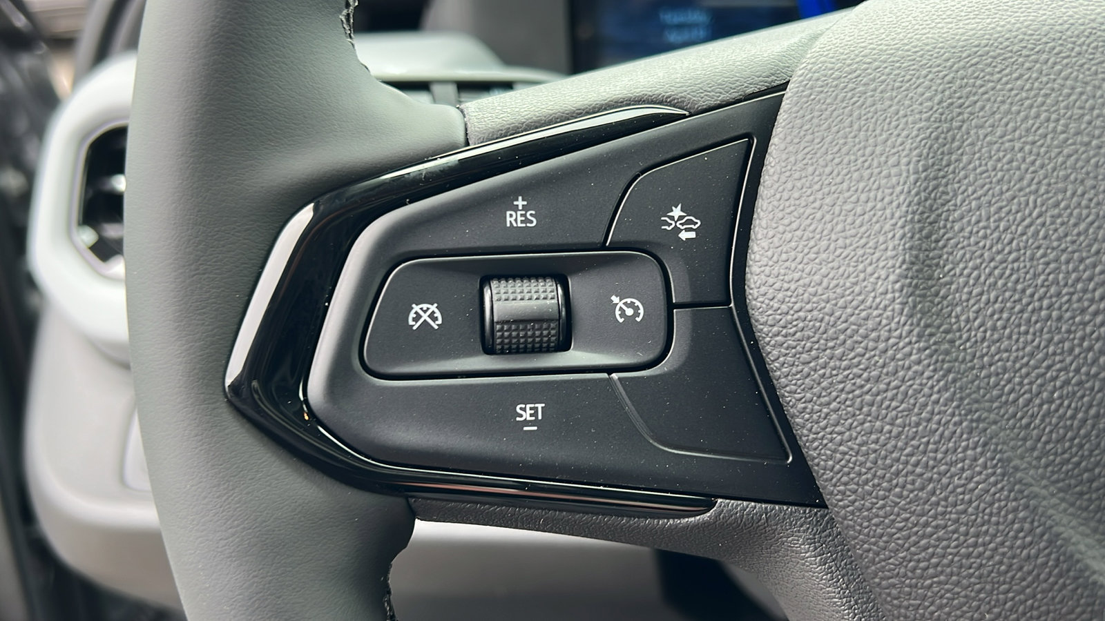 New 2027 Chevrolet Bolt LT w/ Comfort Package FWD image 24