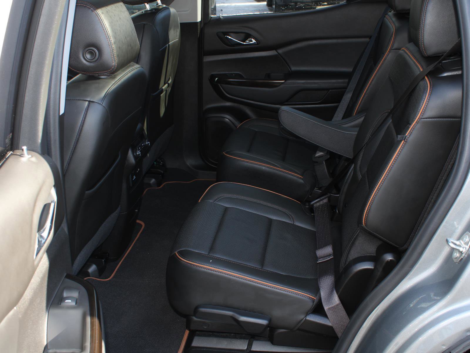 Used 2023 GMC Acadia AT4 image 18